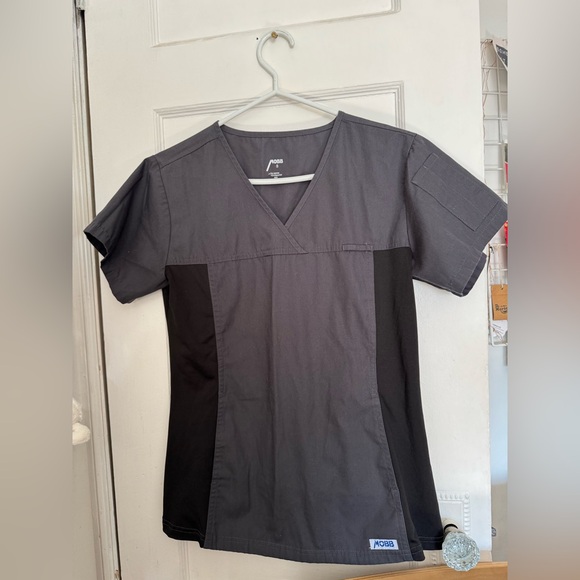 Mobb scrub top - Picture 2 of 6